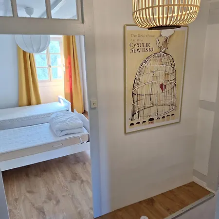Holiday home Maison Lesgarenia *
