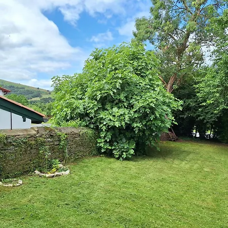 Maison Lesgarenia Holiday home Irissarry