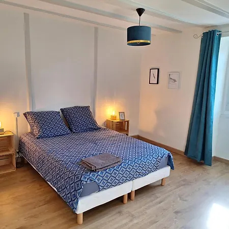 Holiday home Maison Lesgarenia