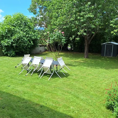 Holiday home Maison Lesgarenia *